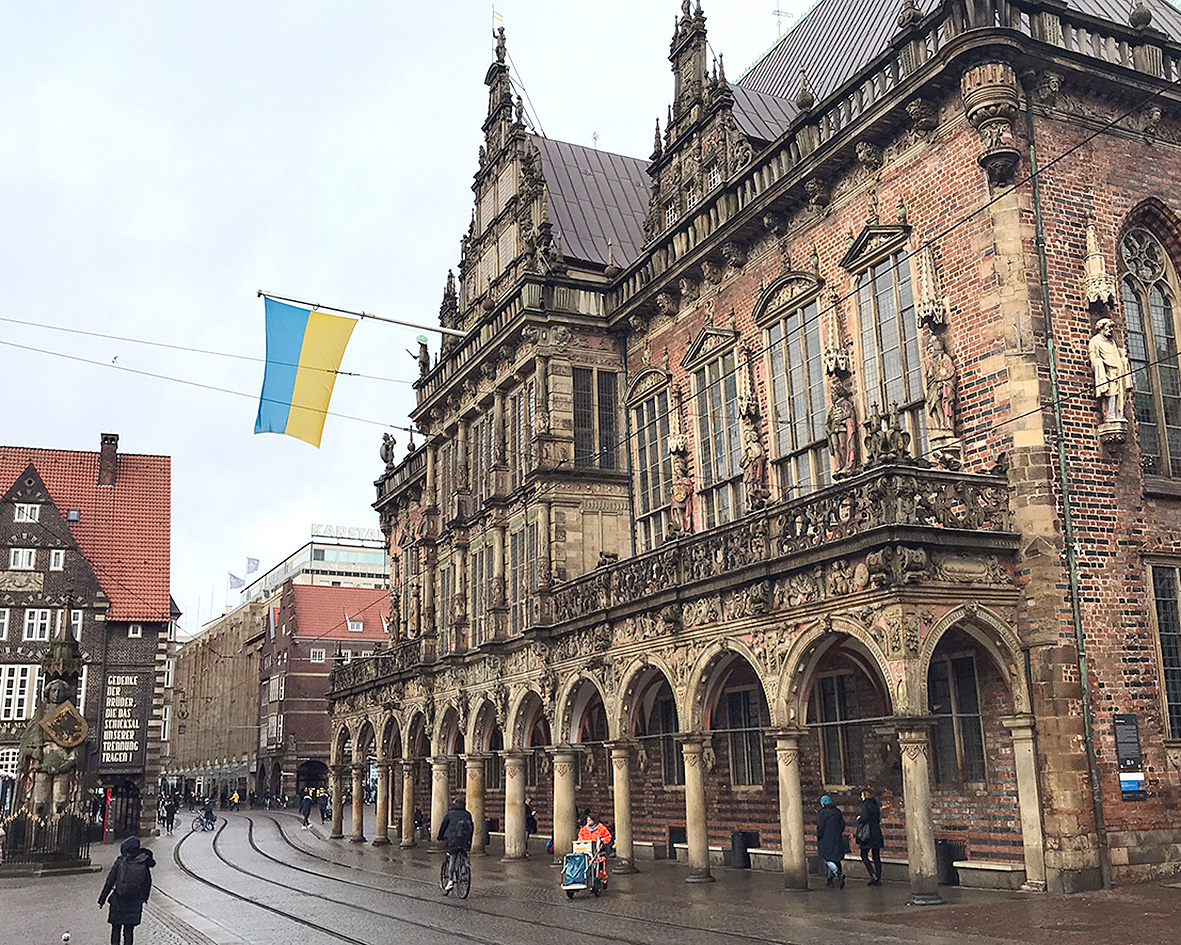 Rathaus-Bremen-Ukraine-Flagge