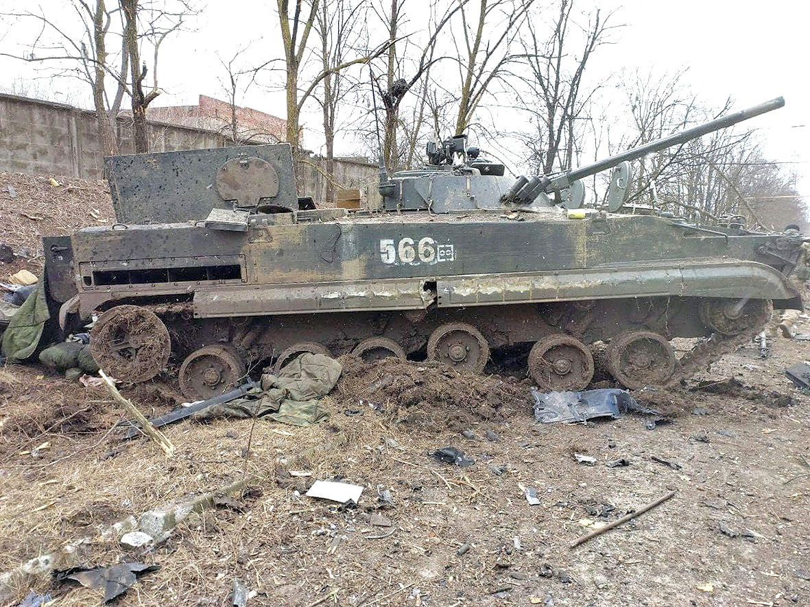 Ein zerstörter russischer Panzer.