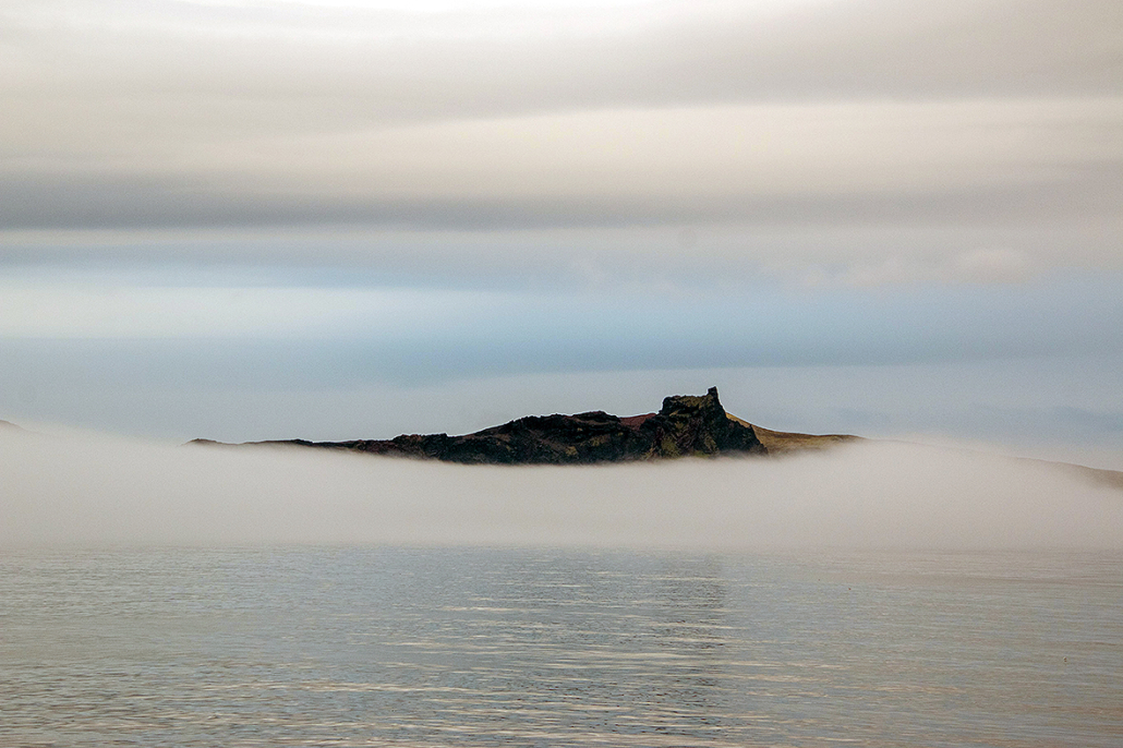 Eine Insel im Nebel.