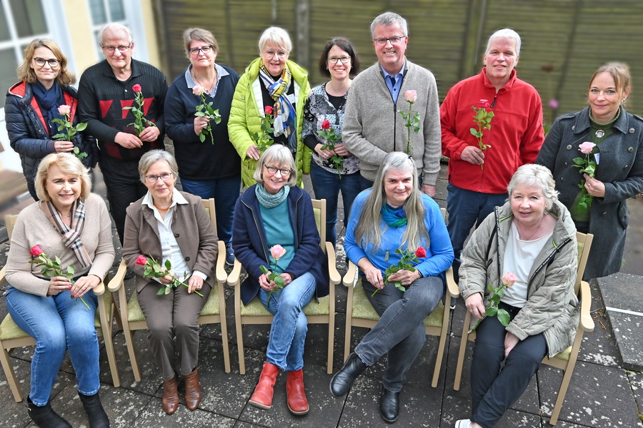 Gruppenbild der frisch ausgebildeten Gesellschafter für Senioren und Menschen mit Demenz. 