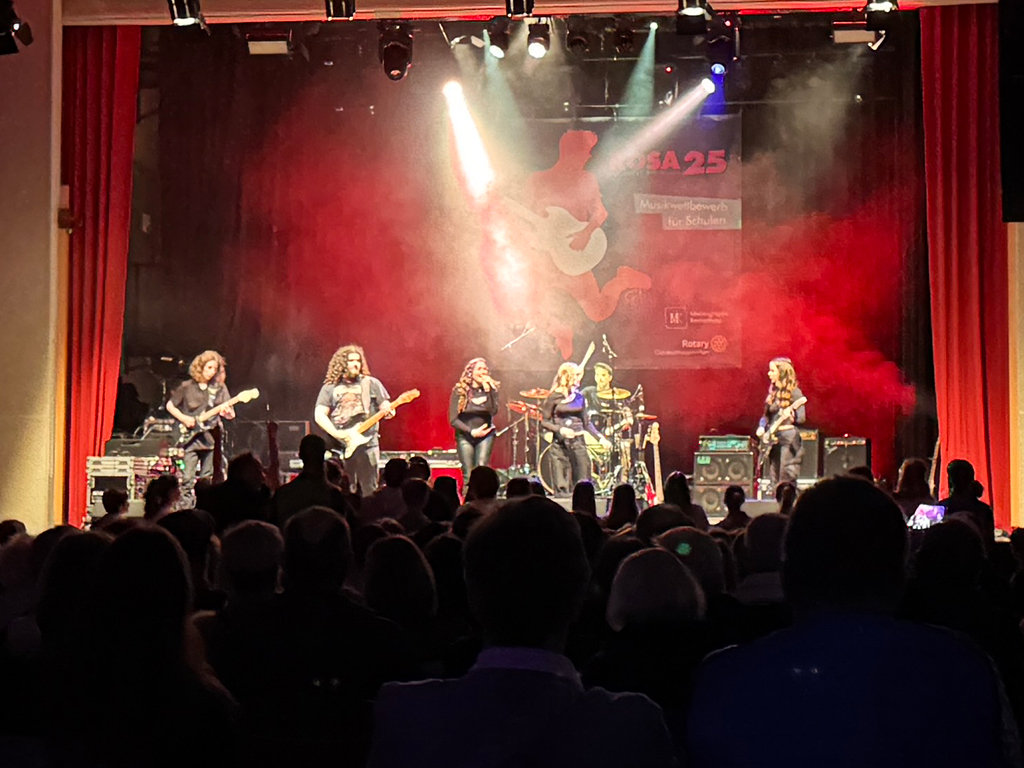 Falling Dream aus Hoya beim Musikwettbewerb Rosa.
